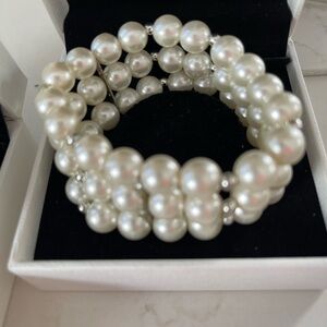 Elegant three strand Pearl style Bracelet